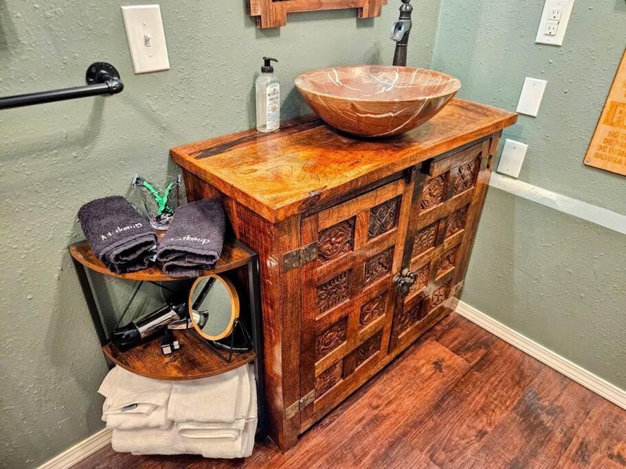 Private Cabin- Breakfast - Double Tub - 75In Tv - Sup - Washer Dryer - Bbq West Point 외부 사진