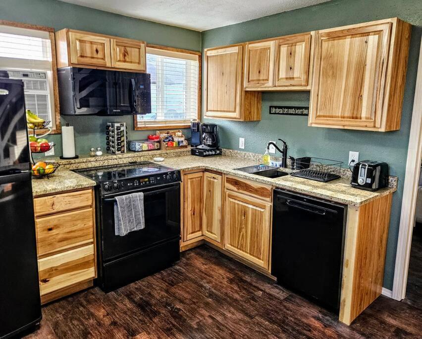 Private Cabin- Breakfast - Double Tub - 75In Tv - Sup - Washer Dryer - Bbq West Point 외부 사진