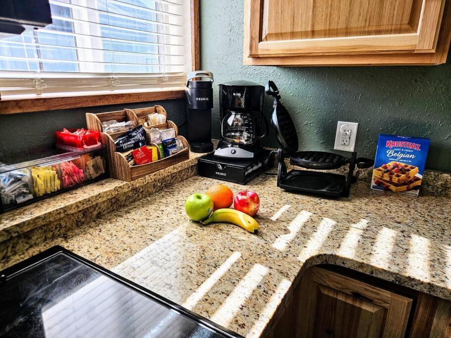 Private Cabin- Breakfast - Double Tub - 75In Tv - Sup - Washer Dryer - Bbq West Point 외부 사진
